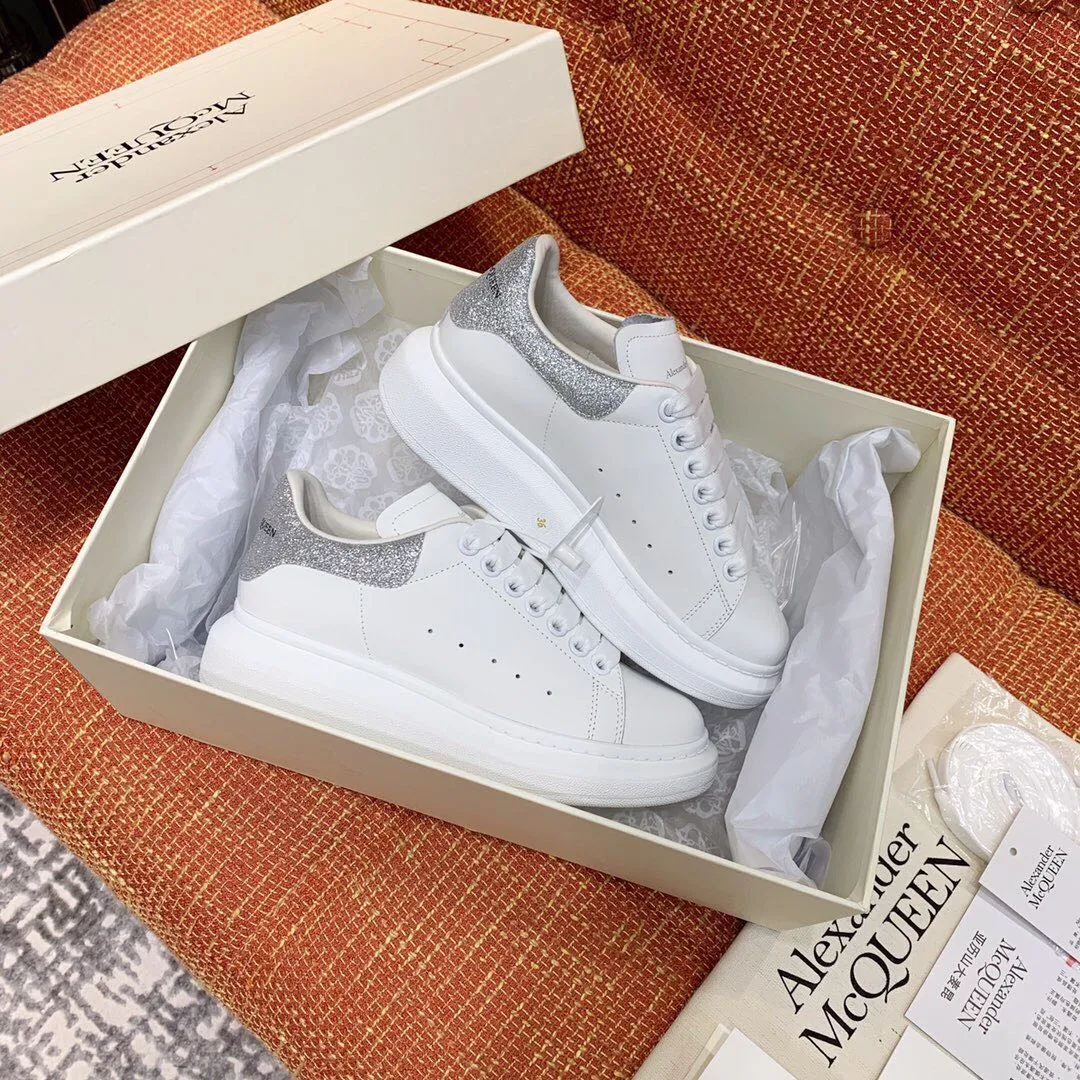 👟👟Ex-factory price 480👟👟 Men's size +10 High-quality upgraded version🔥Real shot of Alexander McQUEEN (McQueen)🎉The highest quality silk cowhide version on the market🎊, imported water-dyed sheepskin inside, counter 1:1 replica, star style T stage catwalk, a must-have for fashionistas , the original high-temperature and ultra-clear air compressor logo on the foot, absolutely counter-matched version, the arc of the back bag is truly genuine 0⃣️ difference, using an exclusive privately molded double-layer vacuum outsole, which is light on the foot and has excellent rebound! Running🏃✈️The first choice item for outdoor sports💅💅Trend and fashion coexist📣 Women’s style: 35-39, Men’s style: 39-44
